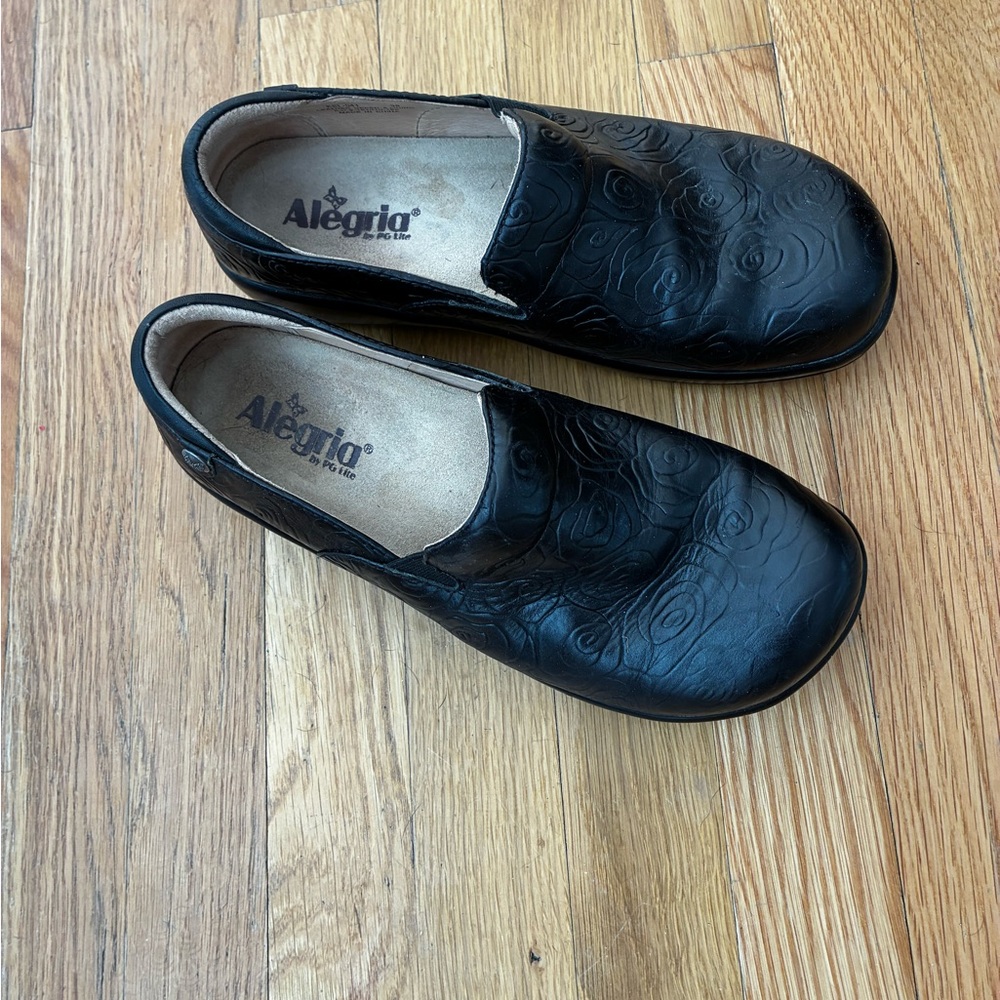 Alegria Women's Black Embossed Loafers